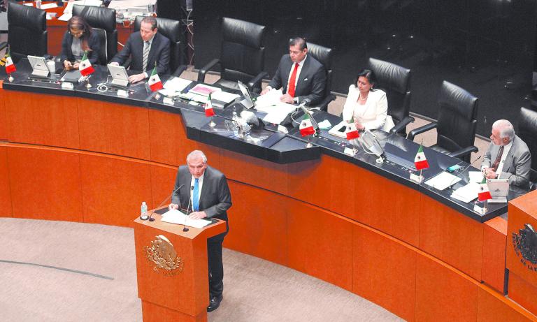 El Secretario de Gobernación compareció ante el pleno de la Cámara de Senadores para la glosa del Cuarto Informe de gobierno