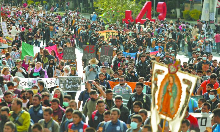 Marcha por el octavo aniversario de la desparación de los 43 estudiantes de Ayotzinapa. Foto: Eric Lugo