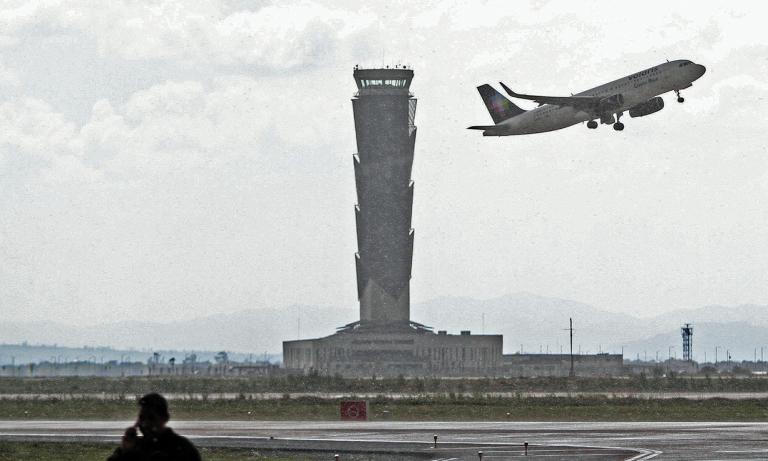 CIUDAD DE M…XICO, 02AGOSTO2022.- Aviones de las aerolÌneas Volaris y Viva Aerob˙s arribaron al Aeropuerto Internacional Felipe ¡ngeles.FOTO: GRACIELA L”PEZ /CUARTOSCURO.COM