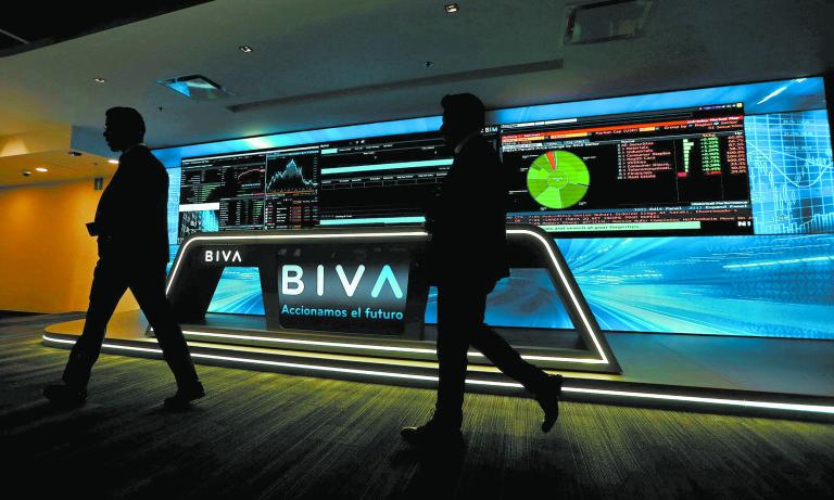 Employees walk inside the offices of the Bolsa Institucional de Valores (BIVA), Mexico's second stock exchange, during the launch of operations to compete with the Mexican Stock Exchange, in Mexico City, Mexico July 25, 2018. REUTERS/Luisa Gonzalez