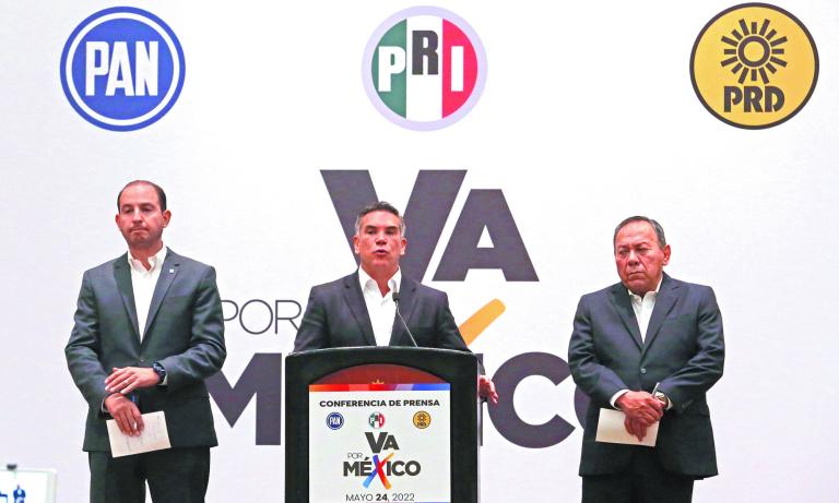 Marko Cortés, dirigente nacional del PAN; Alejandro Moreno Cárdenas, lider nacional del PRI y Jesús Zambrano, dirigente nacional del PRD. Foto EE: Archivo / Rosario Servin