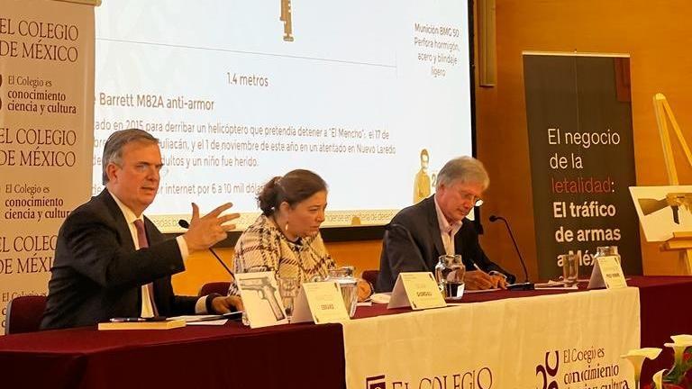 El canciller Marcelo Ebrard durante su participación en el Seminario sobre Violencia y Paz “El negocio de la letalidad: el tráfico de armas a México”, organizado por el Colegio de México. Foto: Twitter: Marcelo Ebrard