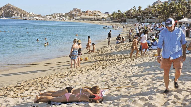 El turismo internacional cada vez es más frecuente en Puerto Escondido, Oaxaca, por lo que las inversiones en bienes raíces en la zona se empiezan a dinamizar. Foto: Reuters.