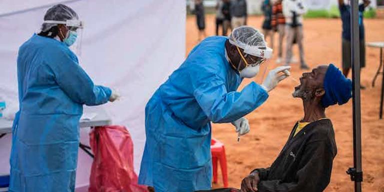 Las enfermedades infecciosas como la covid-19 encabezan la lista de preocupaciones sanitarias. Foto: AFP