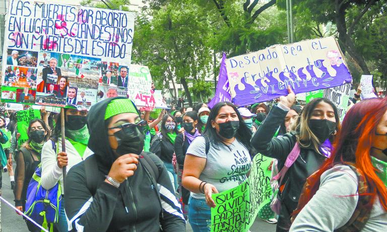 Feministas marcharon est� tarde en Pro del Aborte gratuito y legal en todo M�xico.