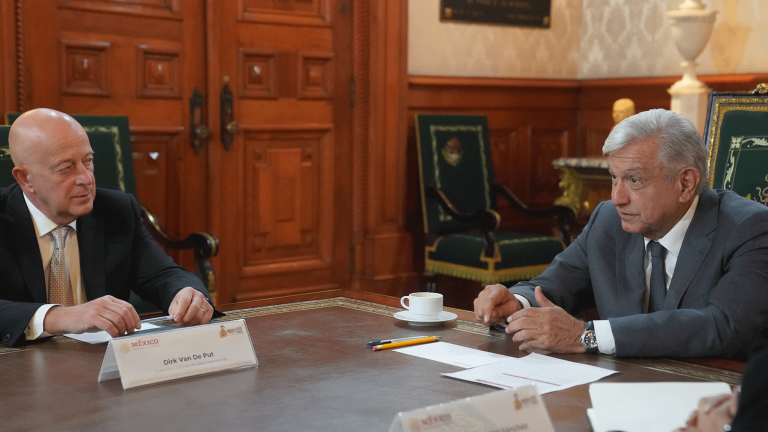 Dirk Van de Put, director de Mondelēz International, se reunió la tarde de este martes con el presidente Andrés Manuel López Obrador. Foto EE: Cortesía Twitter @lopezobrador_