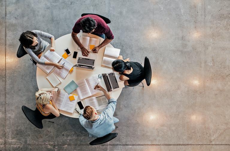 La educación tiene que replantearse forzosamente o seguirá perdiendo fuerza ante los retos que enfrenta. Foto: Shutterstock