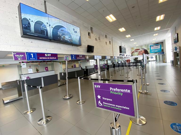 El aeropuerto Alfredo Rodriguez Ballon también se encuentra cerrado por las protestas en todo el país.