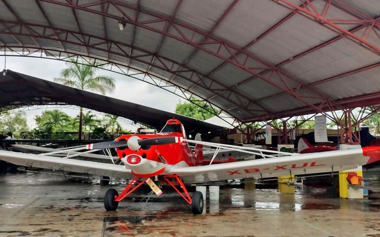 La carrera de piloto comercial requiere de 190 horas de vuelo que incluyen 10 horas de bimotores, 15 de vuelo con instrumentos, 5 horas de vuelos nocturnos y son 60 horas de simulador de vuelo. Foto EE: Patricia Ortega