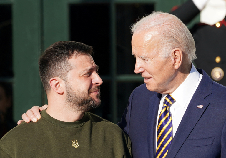 El presidente ucraniano, Volodimir Zelenski, visitó al presidente de Estados Unidos Joe Biden en la Casa Blanca. Foto: Reuters