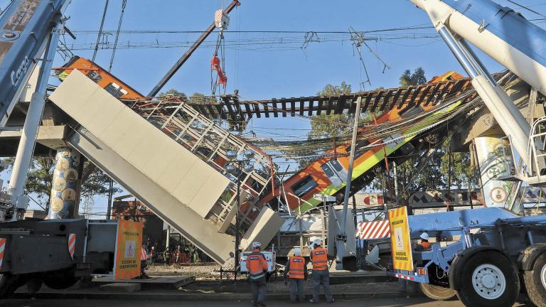 El lunes 3 de mayo de 2021 se desplomó un tramo de las vías elevadas de la Línea 12 del Metro, próxima a la estación Olivos, ubicada en la alcaldía de Tláhuac, al suroriente de la Ciudad de México.  Foto EE: Archivo Rosario Servin