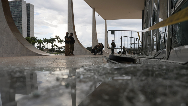 Los simpatizantes del exmandatario brasileño, Jair Bolsonao, protestaron este domingo para pedir la salida de Inacio Lula da Silva, quien asumió el poder el 1 de enero por tercera vez. Foto: Reuters