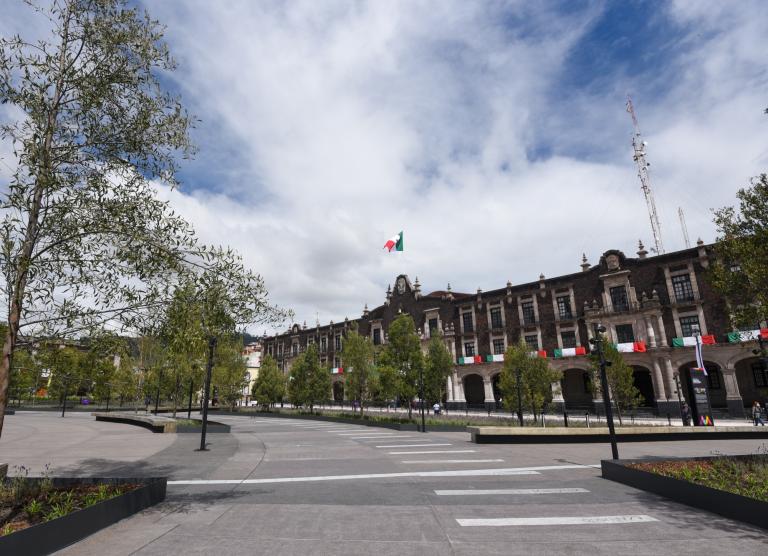 TOLUCA, ESTADO DE MÉXICO, 07SEPTIEMBRE2022.- Aspectos de la remodelación de la Plaza de los Mártires, la obra tuvo una inversión de 50 MDP, con una área intervenida de 14 mil metros cuadrados, más de 250 árboles de acacia, lavandas, agapandos, romeros, helechos y cissus. FOTO: CRISANTA ESPINOSA AGUILAR /CUARTOSCURO.COM