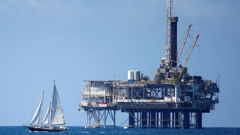 FILE PHOTO: An offshore oil platform is seen in Huntington Beach, California September 28, 2014. Brent oil prices fell more than $2 a barrel to less than $88 on Monday, its lowest since 2010, after key Middle East producers signalled they would keep output high even if that meant lower prices. Brent oil prices have tanked by nearly 25 percent since June as ample supply coincided with weak demand, raising the possibility that the Organization of the Petroleum Exporting countries could cut output.  Picture taken September 28, 2014. REUTERS/Lucy Nicholson/File Photo-NARCH/NARCH30