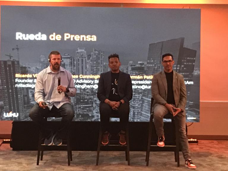 Chase Cunningham, Ricardo Villadiego y Germán Patiño, durante la rueda de prensa de Lumu. Foto: Rodrigo Riquelme