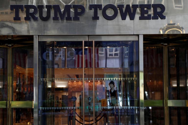 La entrada de la Trump Tower en la Quinta Avenida en Nueva York. Foto: Reuters