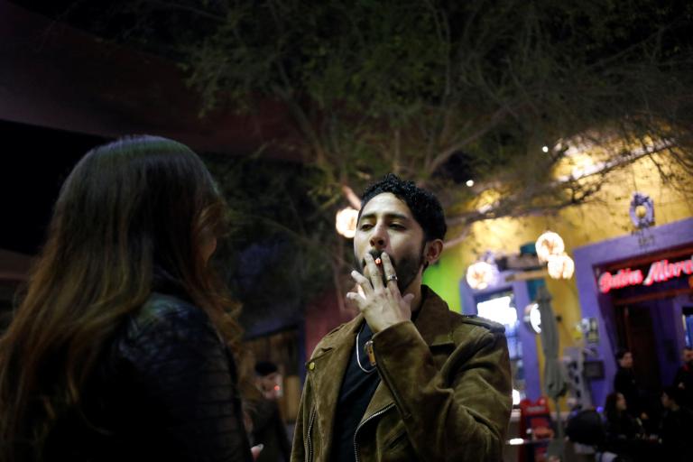 Mexico bans smoking in public spaces