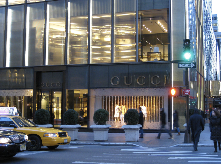 Gucci atravesó una crisis de quiebra y muerte, pero hoy es de las más importantes en el mundo