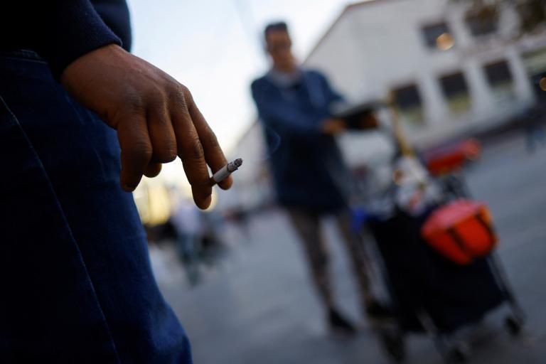 Mexico bans smoking in public spaces