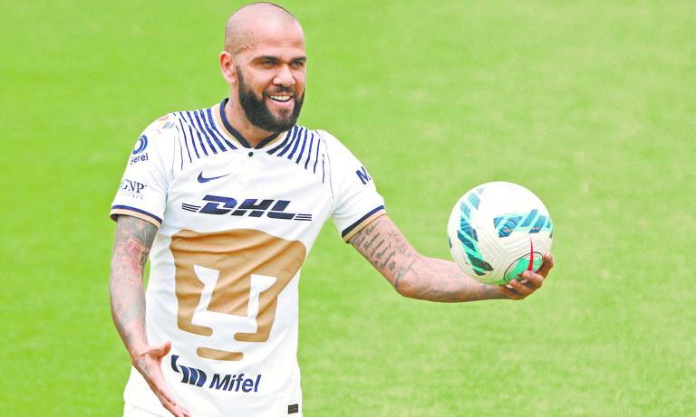 Soccer Football - Liga MX - Pumas UNAM unveil new signing Dani Alves - Mexico City, Mexico - July 23, 2022Pumas UNAM's Dani Alves during training after the unveiling REUTERS/Luis Cortes