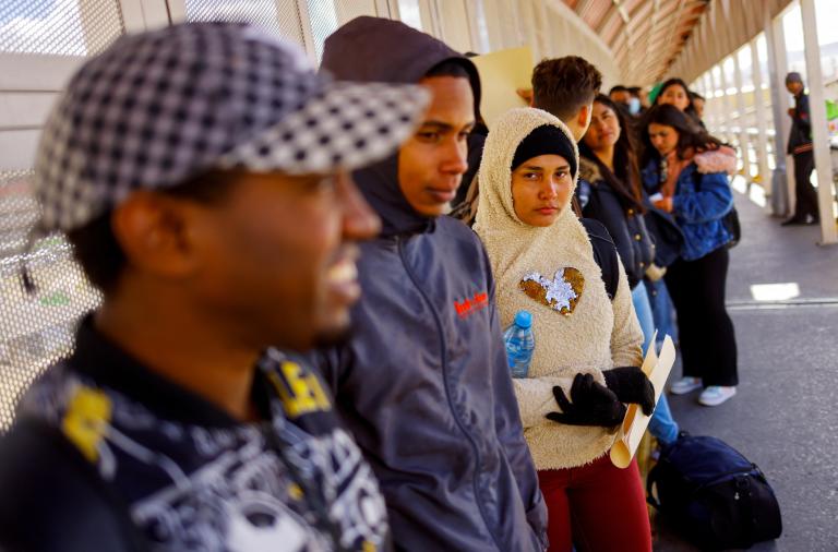 Migrantes en la frontera de Ciudad Juárez. Foto: Reuters