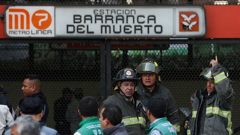 Fire caused by a short circuit at the Barranca del Muerto metro station, in Mexico City