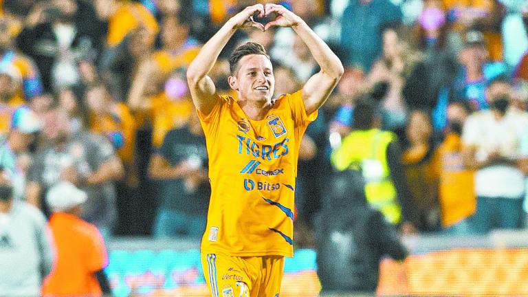 Florian Thauvin del equipo de los Tigres de la UANL, festeja el segundo gol ante los Rayados del Monterrey, en el estadio Universitario, partido correspondiente a la jornada 11 de la Liga Mx, Clausura 2022.Marcador Final:Tigres: 2 - Monterrey: 0