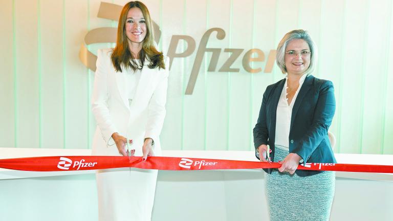 Constanza Losada, presidenta y directora general de Pfizer México y Dra. Yéssika Moreno, directora médica