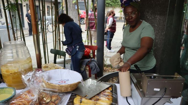 Vivian Andrea, migrantes originaria de Cali, Colombia, quien emprendió con un dark kitchen.