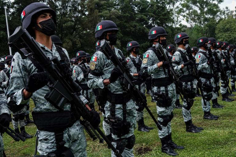 NAUCALPAN, ESTADO DE MÉXICO, 16AGOSTO2022.- Luis Rodríguez Bucio, comandante de la Guardia Nacional, en compañía del subsecretario de Seguridad Pública Ricardo Mejía Berdeja encabezaron el pase de revista y la presentación del cuerpo de Fuerza Especial de Reacción e Intervención (FERI) de la Guardia Nacional en las inmediaciones del Campo Militar No-1. Entre las actividades en que participará el personas son: Apoyo a las autoridades ministeriales para el cumplimiento de órdenes de detención y tecnicas de investigación; Operaciones de reacción inmediata en zona urbanas; Traslados de alta peligrosidad; Operaciones de alto impacto contra la delincuencia organizada, así como Seguridad en eventos especiales, reuniones de alto nivel, eventos diplomáticos, deportivos y culturales de carácter nacional, por mencionar algunos. FOTO: GALO CAÑAS/CUARTOSCURO.COM