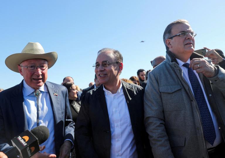 El canciller viajó el jueves con decenas de embajadores a Sonora para presentarles el futuro parque fotovoltaico de Puerto Peñasco. Foto: Reuters