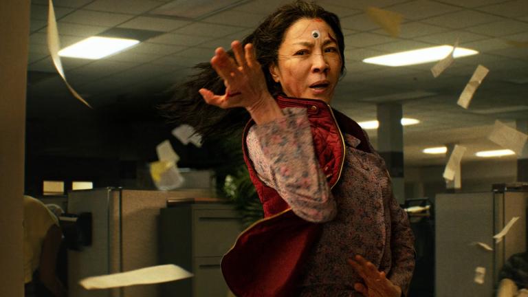 Michelle Yeoh en una escena de ‘Todo a la vez en todas partes’. Foto: Roadshow