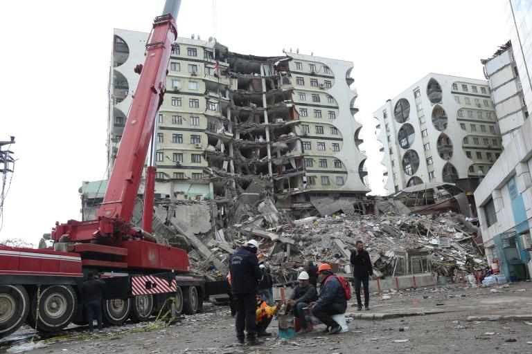 Destrucción en el centro de negocios Galeria en Diyarbakır, en Anatolia Suroriental, Turquía. Foto: Reuters