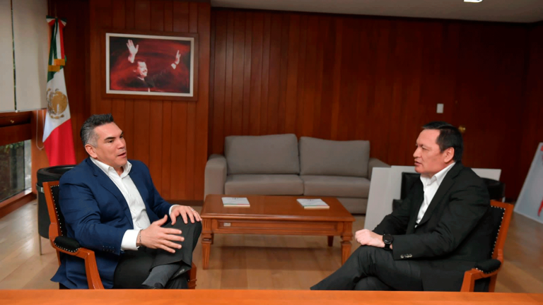 El dirigente nacional del PRI, Alejandro Moreno Cárdenas, se reunió hoy con el senador Miguel Ángel Osorio Chong. Foto EE: Cortesía / Twitter @alitomorenoc