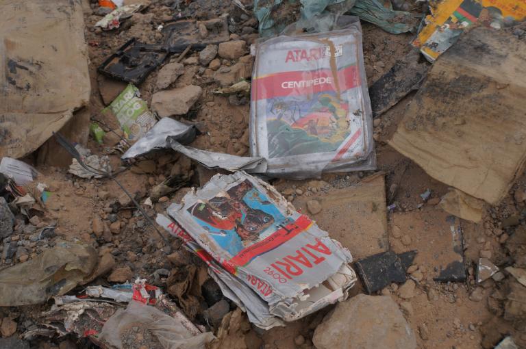 Videojuegos de Atari y Centipede desenterrados en 2014 durante una excavación en un vertedero de Nuevo México (EU). Foto:  Taylorhatmaker / Flickr