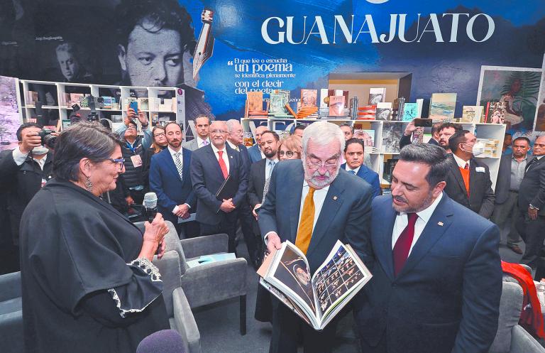 El rector Enrique Graue inauguró este jueves la 44ª Feria del Libro de Minería. Foto: Cuartoscuro