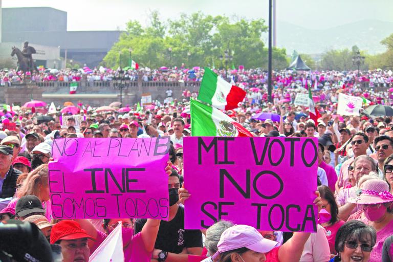 Entre las manifestaciones más grandes en favor del INE ayer se reportaron las de Jalisco, Edomex y Nuevo León. Foto: Cuartoscuro