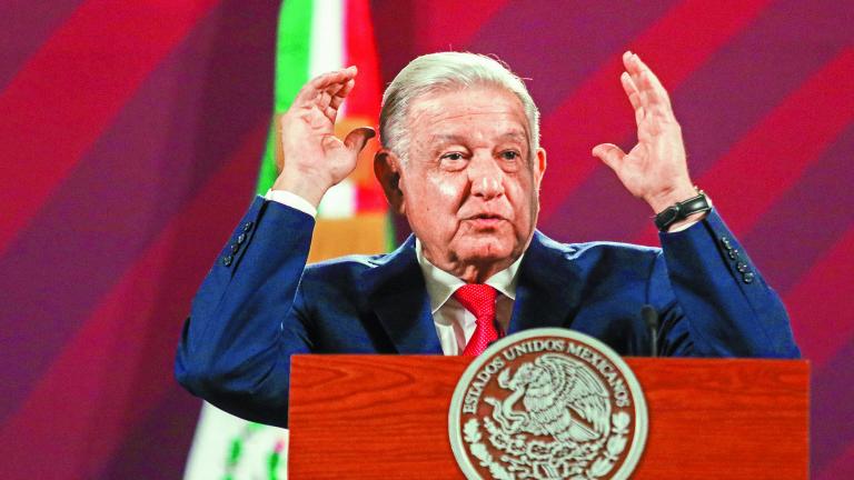 Andres Manuel L�pez Obrador, Presidente de Mexico, encabez� la ma�anera en la fila habl� sobre la marcha del d�a ayer que se opone al Plan B para recortar el presupuesto al INE, y del caso de Genaro Garc�a Luna.