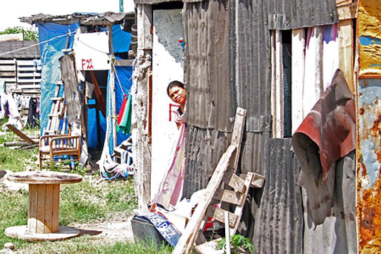 CANC?N, QUINTANA ROO, 28SEPTIEMBRE2008.- La pobreza en el destino turstico de mayor importancia para el pas y latinoamerica es muy marcada. Aqu, en la regin 234 viven 20 familias en extrema pobreza y marginal que se conoce como