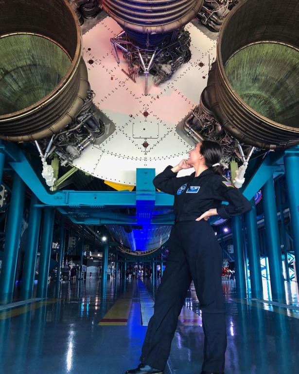 En la imagen, Katya Echazarreta, la primera mexicana (nacionalizada estadounidense) que viajó al espacio exterior, en el John F. Kennedy Space Center de Cabo Cañaveral, Florida (EE UU). Foto: Instagram / katvoltage.