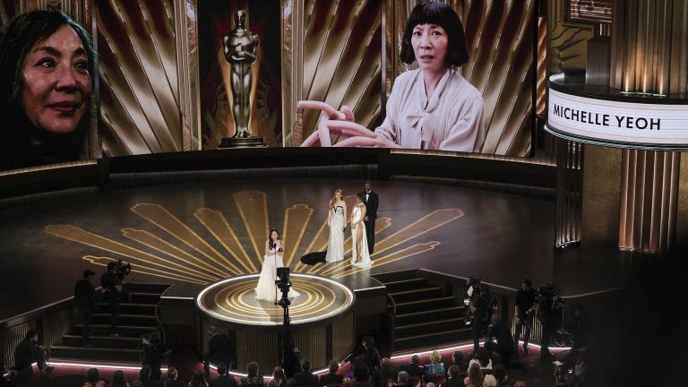 Michelle Yeoh, protagonista del filme "Todo en todas partes al mismo tiempo", hizo historia como la primera asiática en obtener el Oscar en la categoría de Mejor Actriz. Foto: Reuters