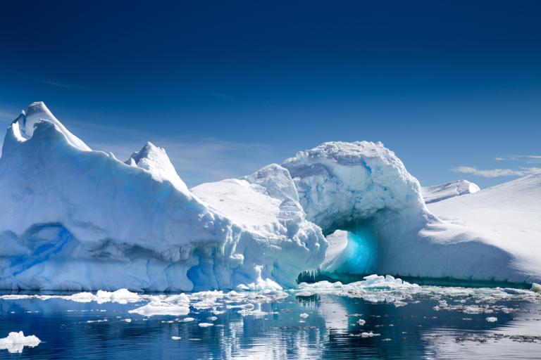 FOTO: En su sexto informe de evaluación, el Grupo Intergubernamental de Expertos sobre el Cambio Climático (IPCC) afirma que la temperatura de la Antártida seguirá aumentando y la masa de la capa de hielo seguirá disminuyendo.