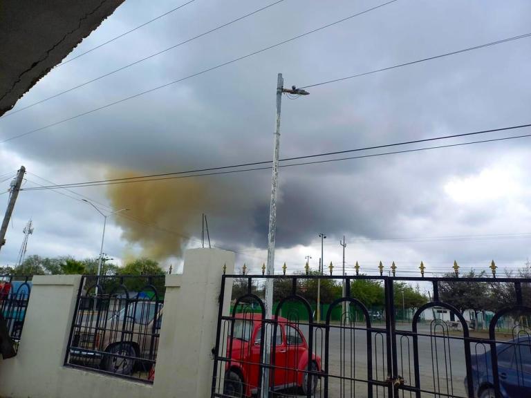 Cada noche a partir aproximadamente de las 20:00 horas se intensifican las emisiones de la Refinería de Cadereyta