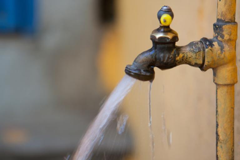 En la capital del país hay 179 títulos de concesión de pozos de agua, pero 36 abarcan 80% de la totalidad, por ello se concentraron los esfuerzos de negociación con el sector privado. Foto: Archivo