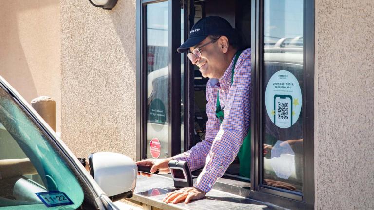 Howard Schultz tomó el cargo como CEO de Starbucks el 20 de marzo.