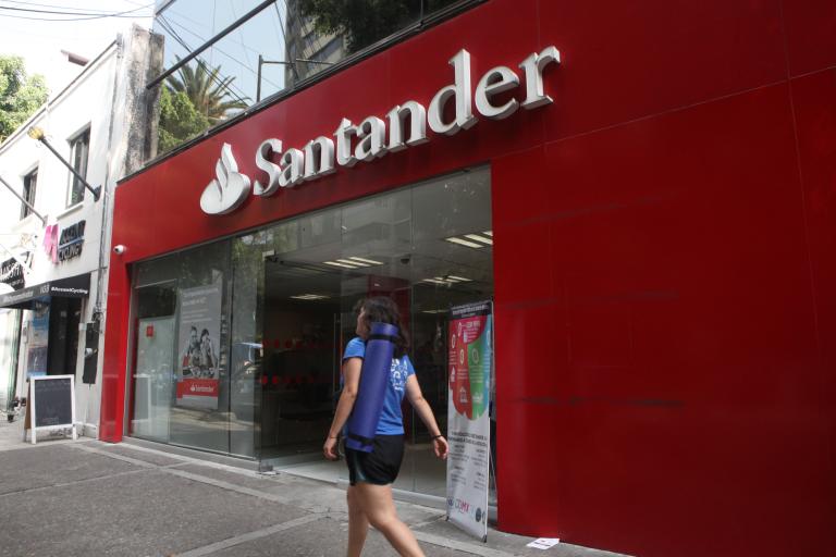 Banco Santander. Foto EE: Archivo / Rosario Servin