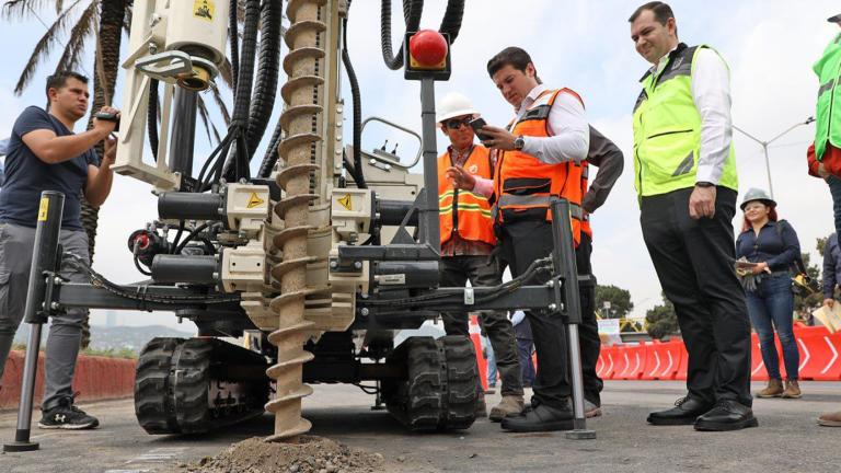 El gobernador de Nuevo León, Samuel García, dio el banderazo para iniciar la primera etapa de  la construcción de la Línea 4 del Sistema de Transporte Colectivo Metrorrey. Foto EE: Cortesía