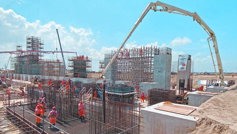 Imagen de las obras de construcción de la refinería Dos Bocas, en Tabasco. Foto: Archivo EE