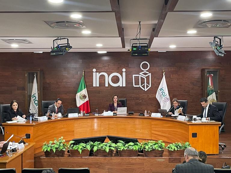 Pleno del Inai con cinco comisionados, durante la sesión del 15 de marzo de 2023. Foto: Cortesía Inai