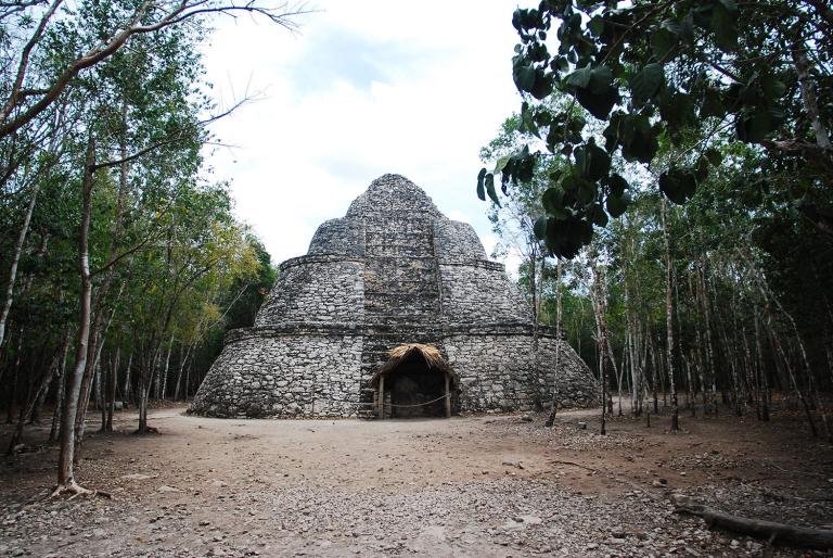 En dos meses, el Instituto Nacional de Antropología e Historia deberá definir los criterios para la protección, conservación, promoción y difusión de la Zona de Monumentos Arqueológicos de Cobá Foto: tomada de Twitter